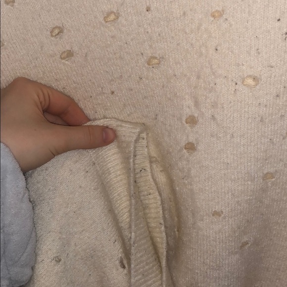 Cream hole-y sweater - Picture 4 of 4
